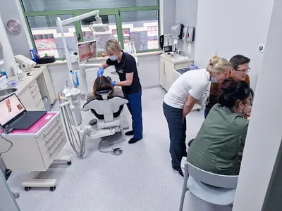 Legionowo Stomatolog lek. B. Wawrzyniak: Implanty zębów ⋄ Chirurgia ⋄ Protetyka